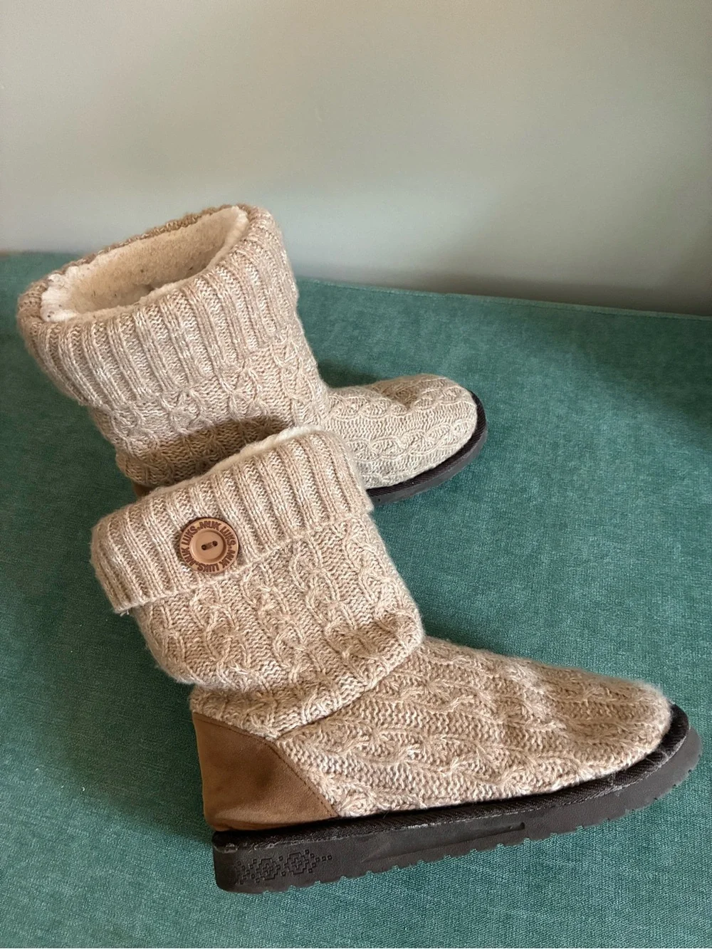 Cozy Cream Sherpa Lined MukLuks Knit Boots - Size 8